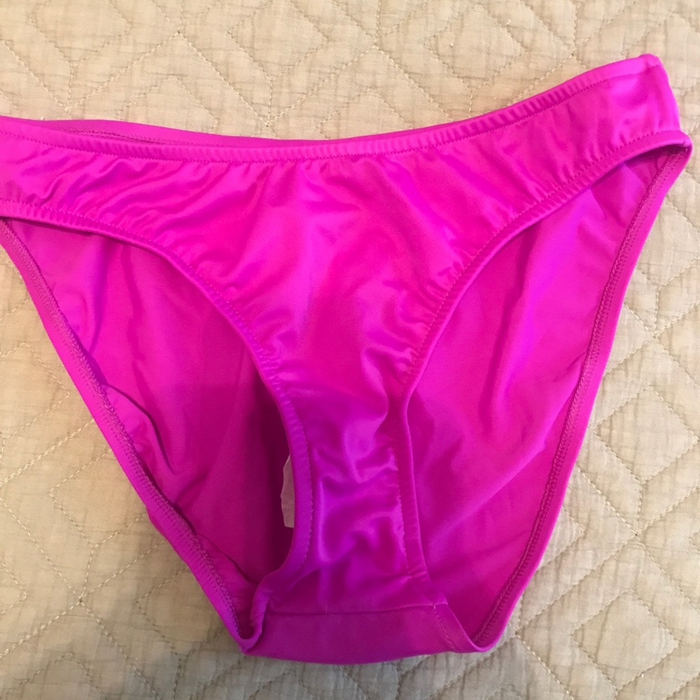Venus women’s swim bottoms- never worn, size 6